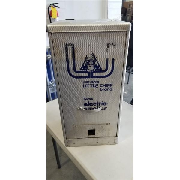 LITTLE CHIEF ELECTRIC SMOKER