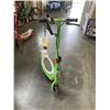 Image 3 : 2 ELECTRIC RAZER SCOOTERS - NEED BATTERIES