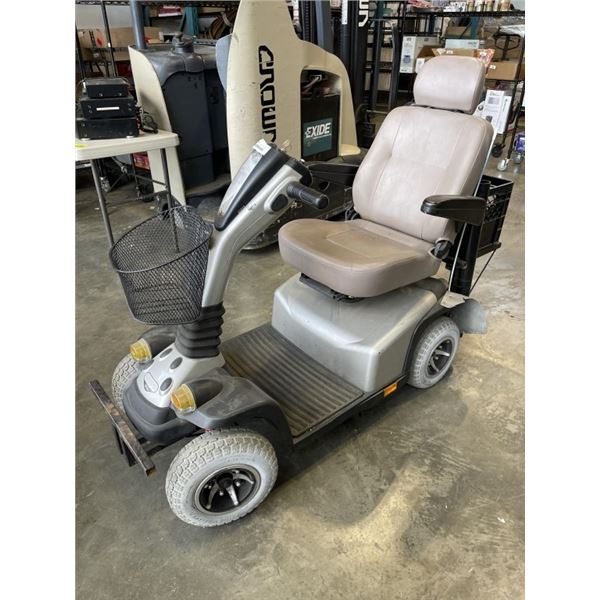 PRIDE LEGEND XL MOBILITY SCOOTER, TURNS ON, BATTERIES ARE TO WEAK TO DRIVE, WITH KEY AND POWER CORD