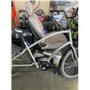 Image 3 : SILVER TOWNIE BIKE