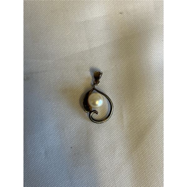 STERLING SILVER W/ CULTURED PEARL PENDANT