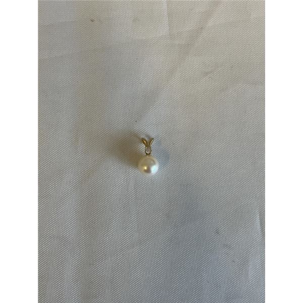 14K GOLD PENDANT W/ CULTURED PEARL AND DIAMOND (TESTED)
