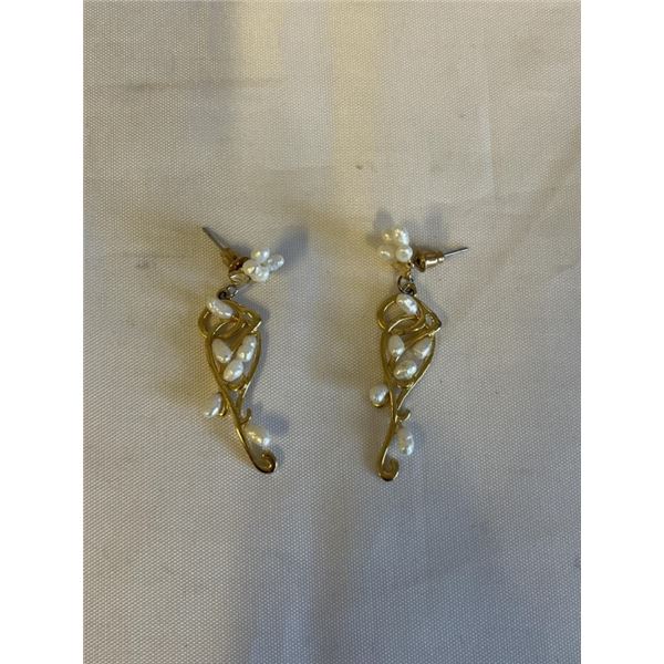 VINTAGE GOLD PLATED W/ PEARLS EARRINGS