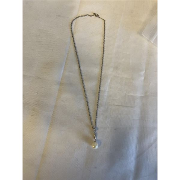 SILVER CHAIN W/ GENUINE PEARL PENDANT NECKLACE