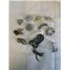 Image 1 : LARGE COLLECTION OF VINTAGE BROOCHES