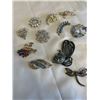 Image 3 : LARGE COLLECTION OF VINTAGE BROOCHES