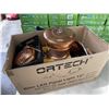 Image 2 : BOX OF ASSORTED VINTAGE ITEMS INCLUDING LAQUORED TRAY SET, COPPER SERVING ITEMS
