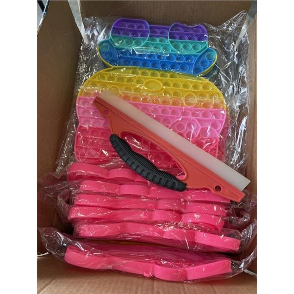 CASE OF NEW EXTRA LARGE POP SOCKETS