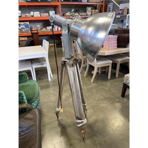 VINTAGE TRIPOD WITH LARGE LIGHT, INLCUDING AS NEW LED SATCO BULB, EXTREMELY BRIGHT