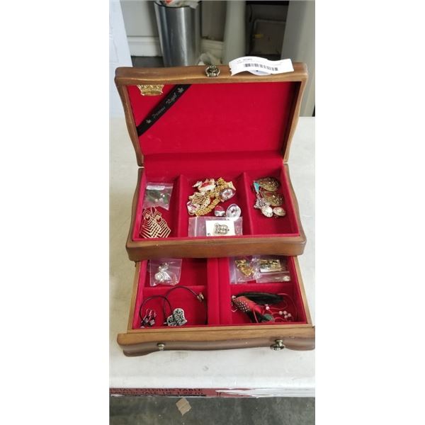 JEWELLERY BOX AND ASSORTED ESTATE JEWELLERY