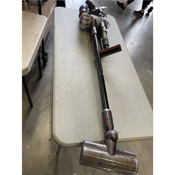 DYSON V8 CORDLESS STICK VACUUM WORKING WITH ACCESSORIES AND CHARGER