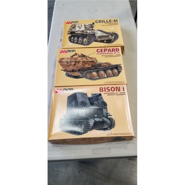3 VINTAGE TANK MODELS