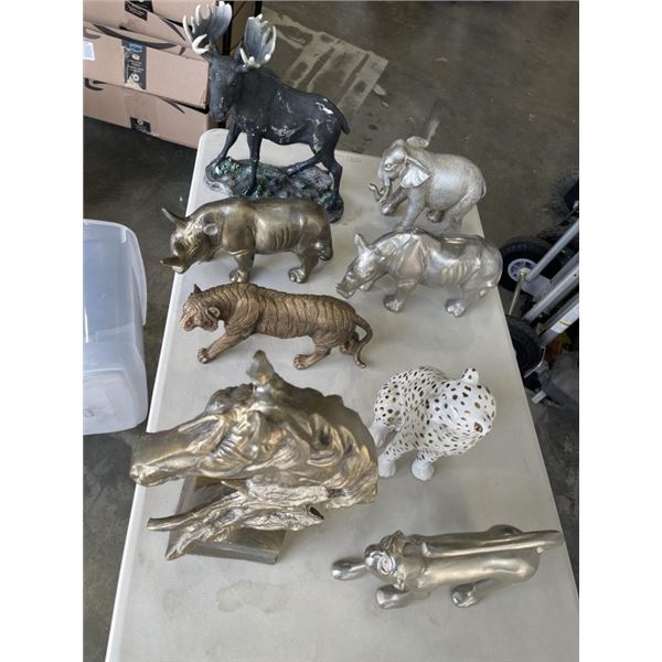 TOTE OF HOUSEHOLD DECOR ITEMS