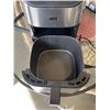 Image 2 : AS NEW BELLAPRO 5.7L TOUCHSCREEN AIR FRYER - TESTED WORKING, RETAIL $219