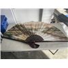 Image 3 : ROLLING ORGANIZER AND FABRIC HAND PAINTED LARGE FAN
