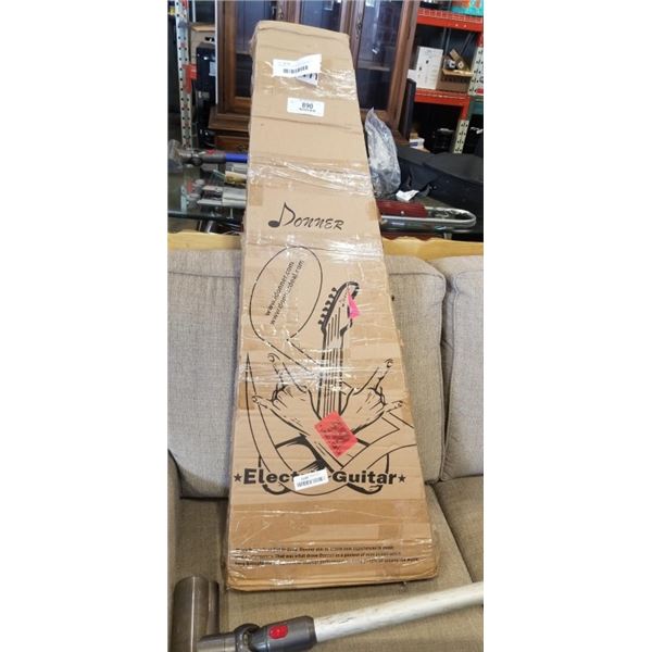 DONNER ELECTRIC GUITAR IN CASE WITH AUDIO CABLE