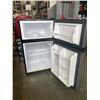 Image 3 : INSIGNIA 3.0CU FT BAR FRIDGE W/ TOP FREEZER - TESTED WORKING, RETAIL $299