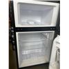 Image 5 : INSIGNIA 3.0CU FT BAR FRIDGE W/ TOP FREEZER - TESTED WORKING, RETAIL $299