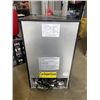 Image 6 : INSIGNIA 3.0CU FT BAR FRIDGE W/ TOP FREEZER - TESTED WORKING, RETAIL $299