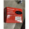 Image 4 : HONEYWELL SLIM CERAMIC HEATER - TESTED WORKING, RETAIL $79