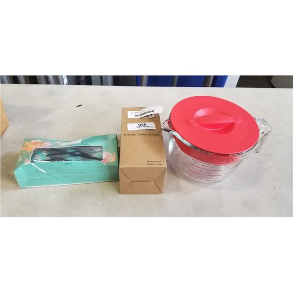 NEW PYREX PREPWARE 2 QUART GLASS MEASURING CUP WITH LID AND ELECTRIC COFFEE GRINDER AND BINCA VIDOU 