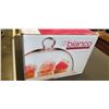 Image 2 : BRILLIANT BIANCO 10-IN CAKE PLATE AND DOME
