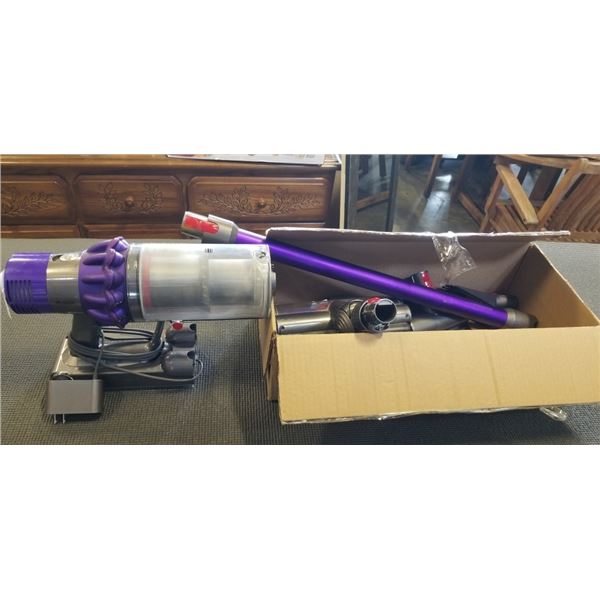 DYSON CYCLONE V10 ANIMAL CORDLESS STICK VACUUM WORKING