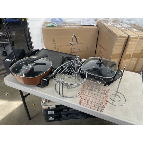 3 ELECTRIC COOKERS AND FRUIT BASKET