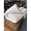 Image 2 : QUEENSIZE LATEX MATTRESS TOPPER