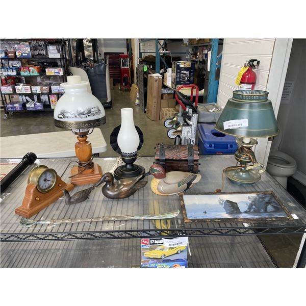 ASSORTED VINTAGE AND ANTIQUE COLLECTIBLES, LAMPS, BOXES ETC
