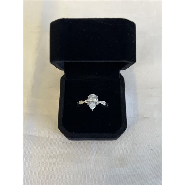 NEW S925 2.0CT PEAR CUT SIMULATED DIAMOND (CZ) TWIST RING, SIZE 9 MOUNTED IN 925 STERLING SILVER W/ 