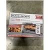 Image 4 : BLACK & DECKER 4-SLICE AIR FRY TOASTER OVEN - TESTED WORKING, RETAIL $179
