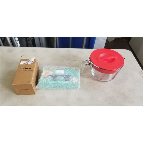 NEW PYREX PREPWARE 2 QUART GLASS MEASURING CUP WITH LID AND ELECTRIC COFFEE GRINDER AND BINCA VIDOU 