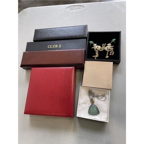 7 ESTATE NECKLACES IN CASES