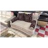 Image 2 : MODERN LOVESEAT WITH THROW PILLOWS