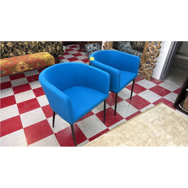 PAIR OF MODERN ARM CHAIRS