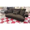 Image 2 : FABRIC SOFA WITH THROW PILLOWS