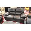 Image 2 : LEATHER LOVESEAT