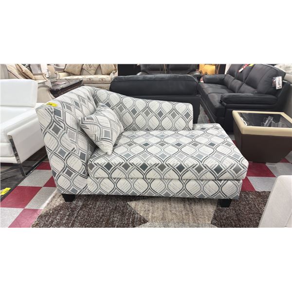 PATTERNED FABRIC CHAISE LOUNGER