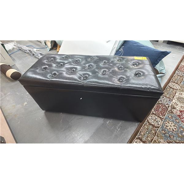 TUFTED LEATHER BENCH WITH STORAGE