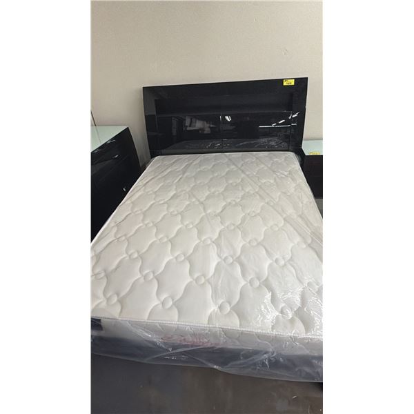 QUEEN SIZE BED WITH DREAMBOAT CHARLIE MATTRESS
