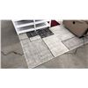 Image 2 : PATTERNED AREA RUG