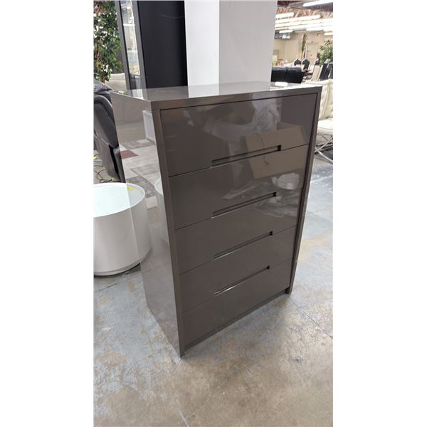 MODERN 5-DRAWER DRESSER