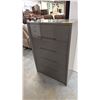 Image 2 : MODERN 5-DRAWER DRESSER