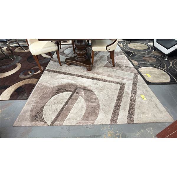 PATTERNED AREA RUG