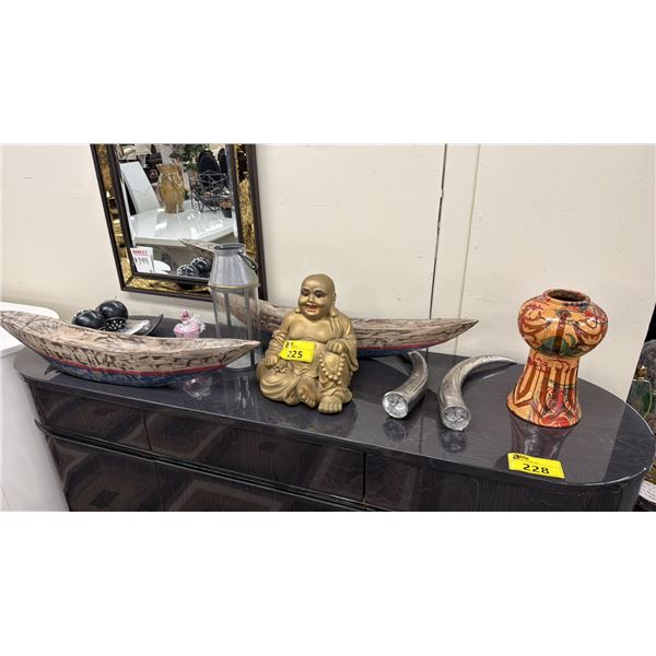 ASSORTED DECOR INCLUDING; BUDDHA FIGURE, HORNS, FRUIT BOWLS & MORE
