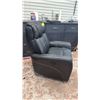 Image 2 : LEATHER ELECTRIC RECLINER