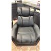 Image 4 : LEATHER ELECTRIC RECLINER