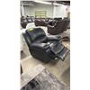 Image 2 : LEATHER RECLINER