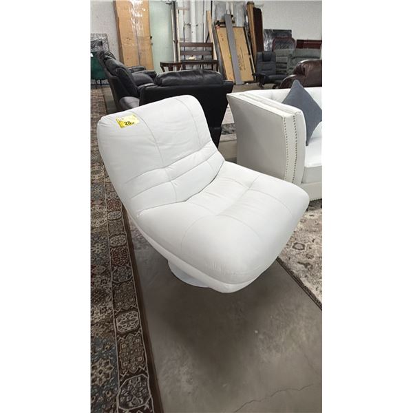 LEATHER LOUNGE CHAIR